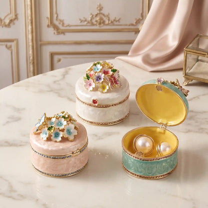 Fleur Royale – Kunstvolle Emaille-Schmuckschatulle mit floraler Goldornamentik