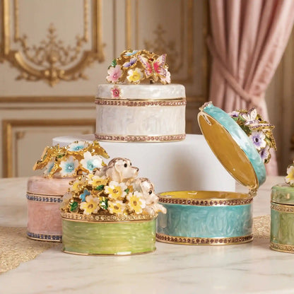 Fleur Royale – Kunstvolle Emaille-Schmuckschatulle mit floraler Goldornamentik