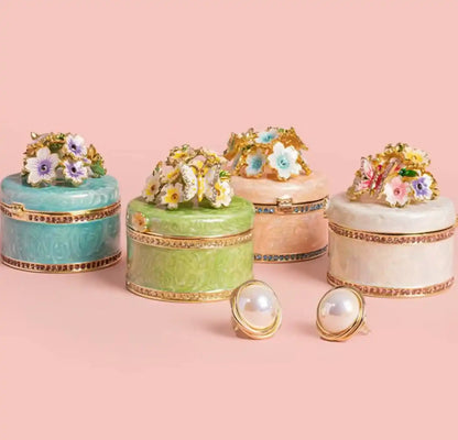 Fleur Royale – Kunstvolle Emaille-Schmuckschatulle mit floraler Goldornamentik